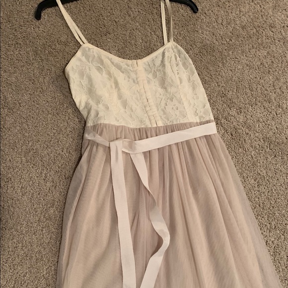 Adorable taupe/cream dress. - Picture 3 of 7